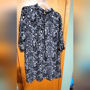 Whimsical black and white like new Old Navy dress size XL